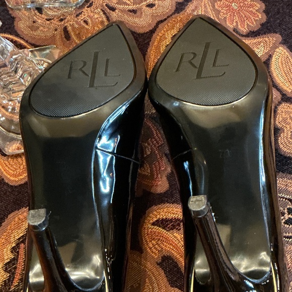 LAUREN RALPH LAUREN Black Patent Leather with Gold Rimmed Heels Size 7B - Picture 7 of 8